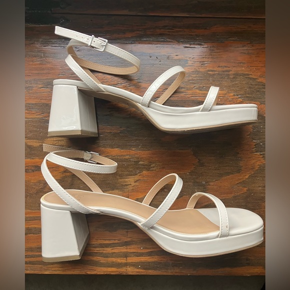 Nude patent leather ankle strap block heels - Picture 2 of 8